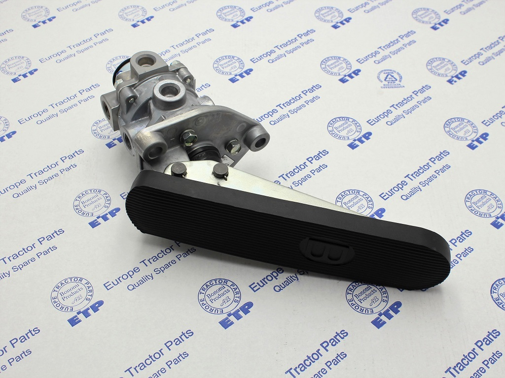 Komatsu Heavy Equipment Treadle Valve Assembly 421-35-11400 aftermarket Komatsu replacement part